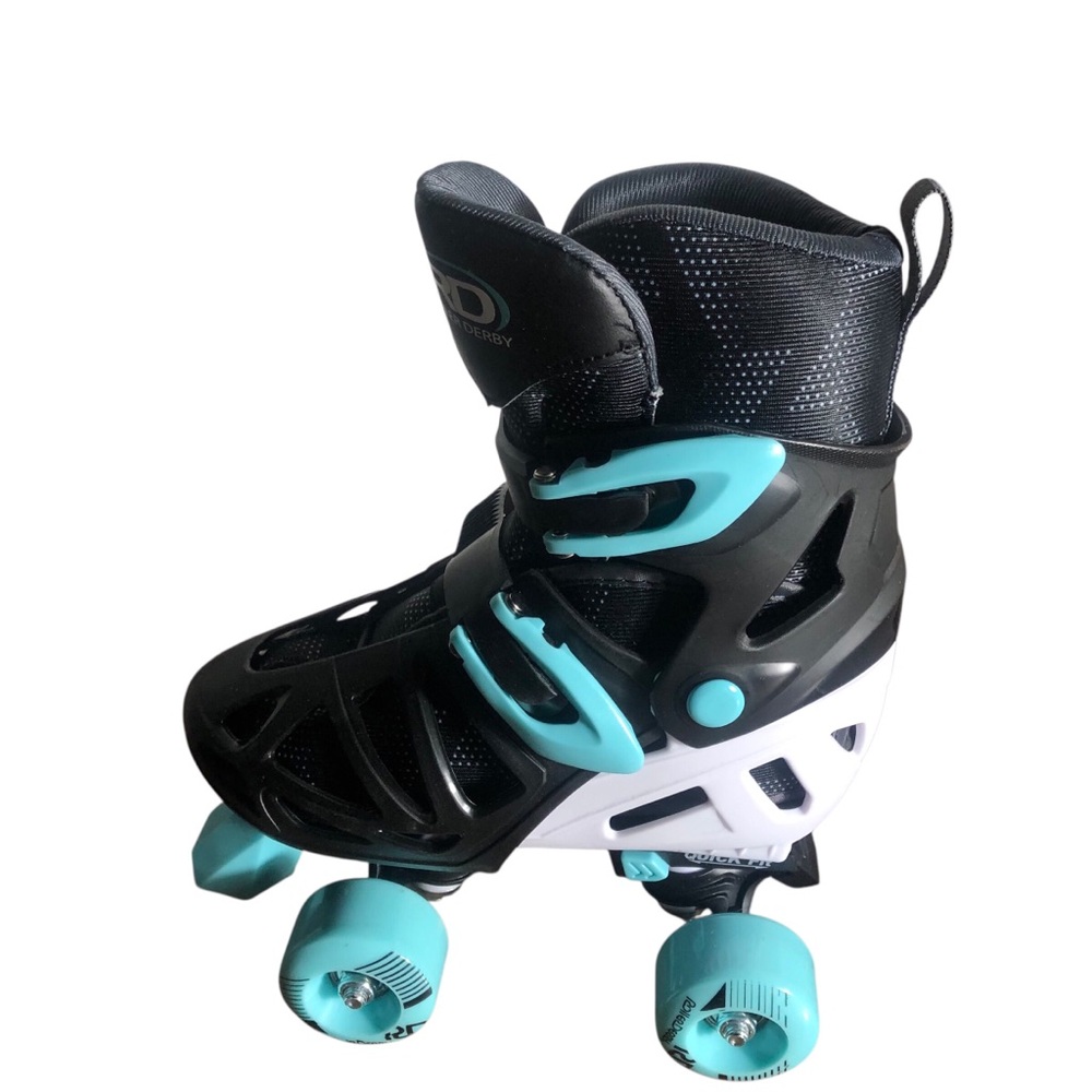 Roller Derby unisex adjuable sizing quad skates Sz 3-6 youth. New